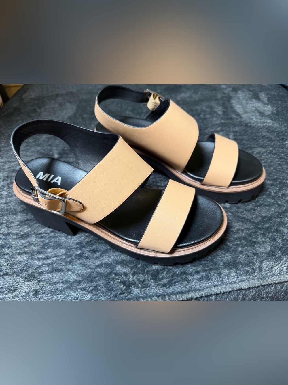 MIA SHESKA Platform Block Heel Sandals Tan Size 9 Like New - Picture 3 of 8